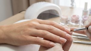 Pose d'ongles en gel : techniques, tendances et conseils pour des ongles parfaits
