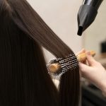 Lissage à domicile : comment choisir une prestation douce et respectueuse de vos cheveux