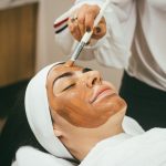 Le guide complet pour protéger votre peau de la pollution et du stress urbain