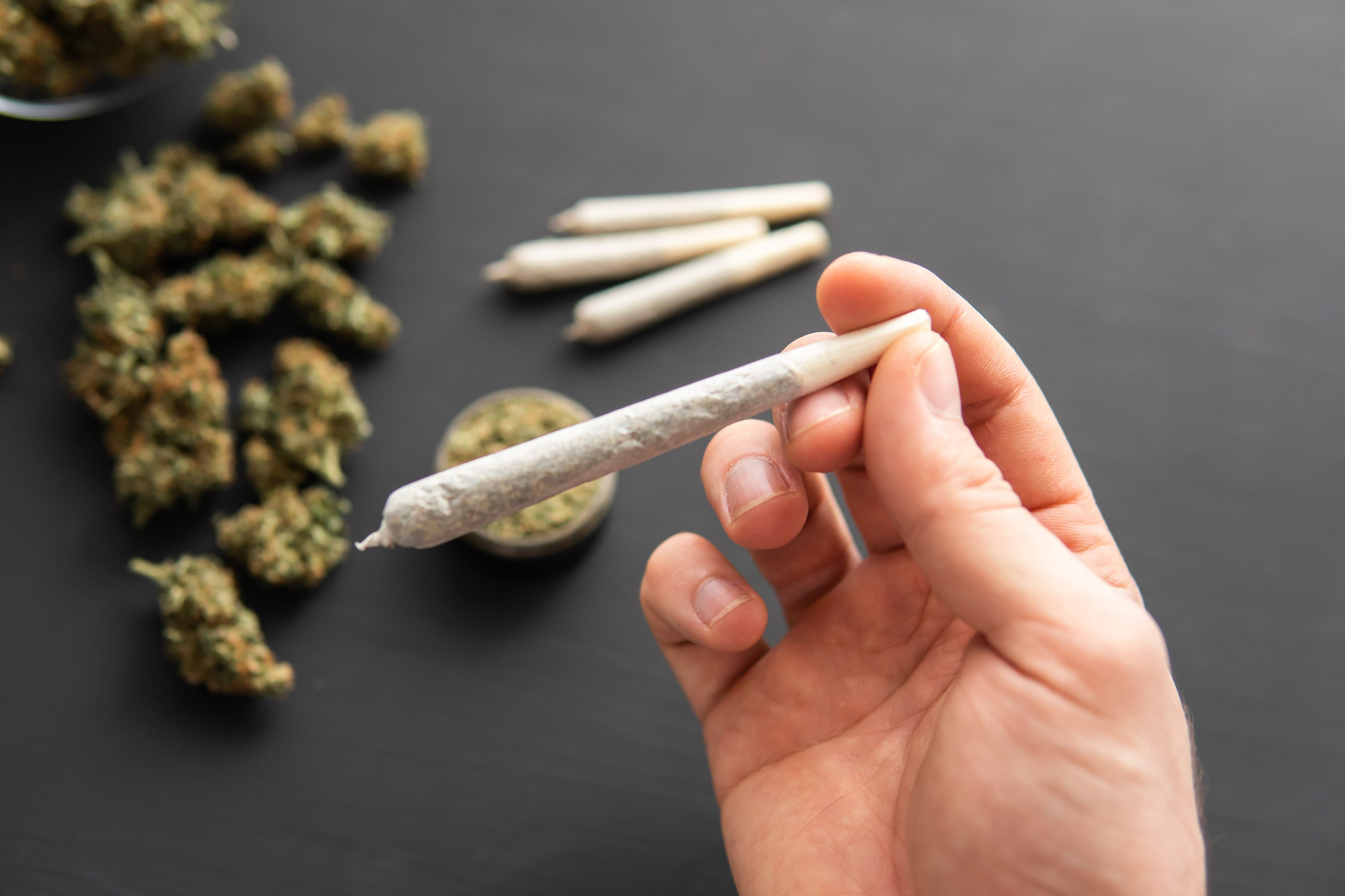 Fumer du CBD en toute légalité : découverte, effets et alternatives