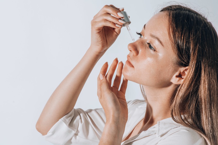 Comment intégrer un sérum anti-âge dans une routine visage complète ?