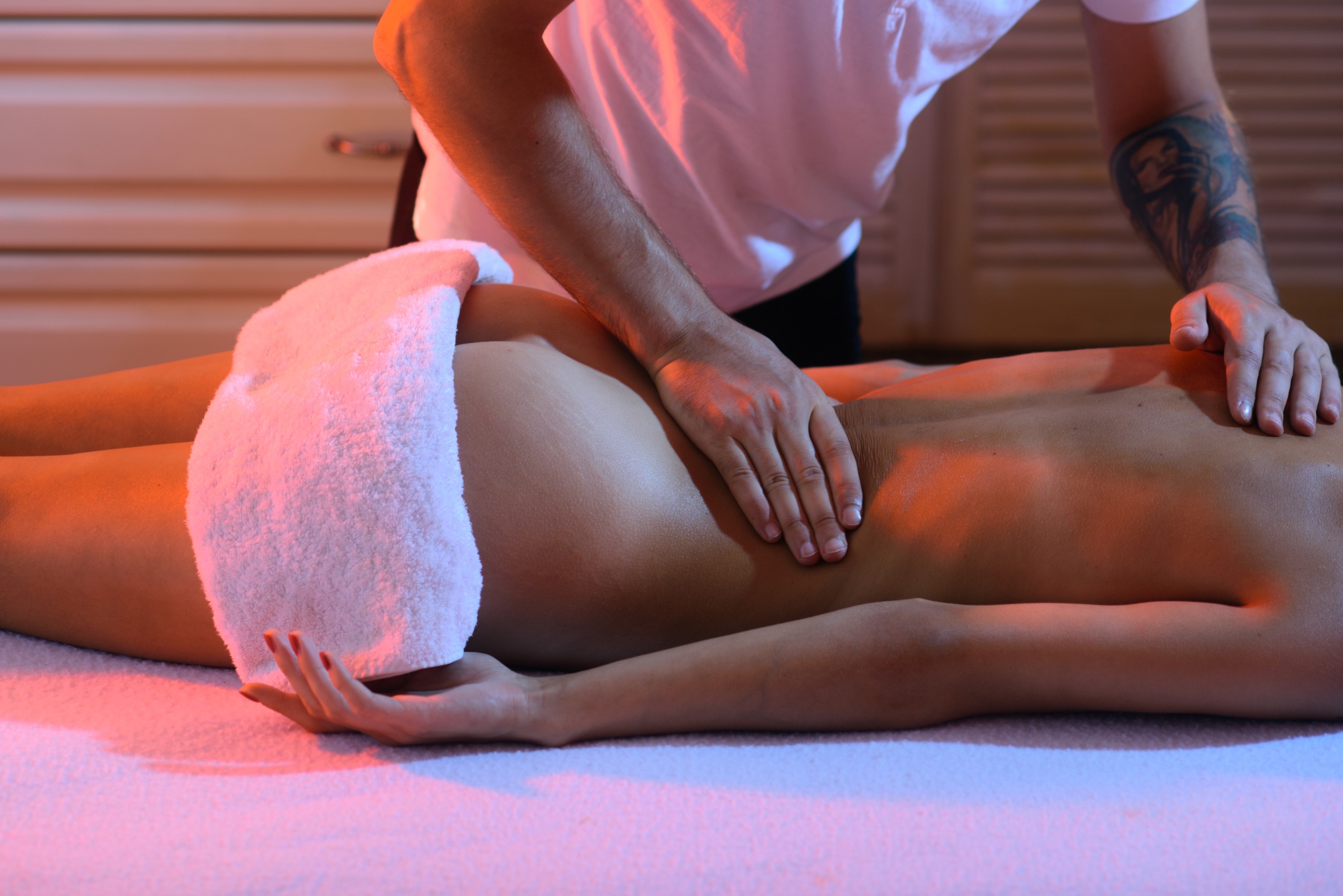 Massage en amoureux : comment bien choisir son huile pour une soirée réussie
