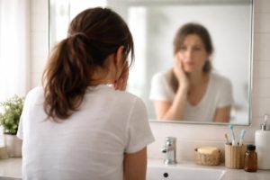 Bichectomie Ratée : Comment Reconnaître les Complications ?