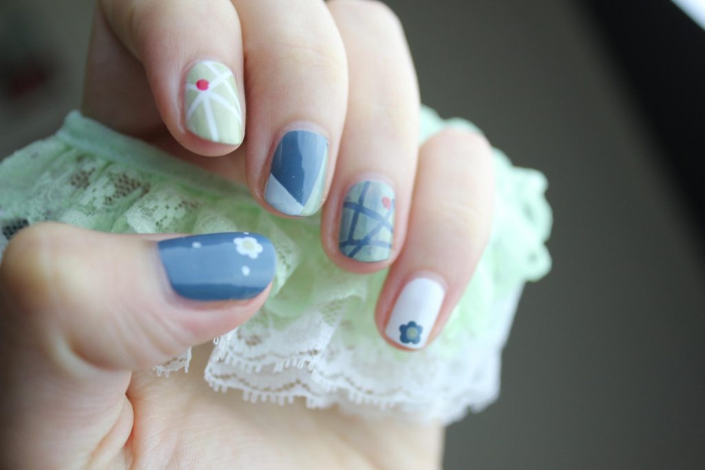 Les couleurs incontournables de la saison pour les ongles