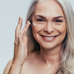 Taches brunes : comment bien choisir sa crème anti tache visage