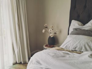 Soigner son sommeil et sa routine du soir : le rôle oublié de la taie d'oreiller